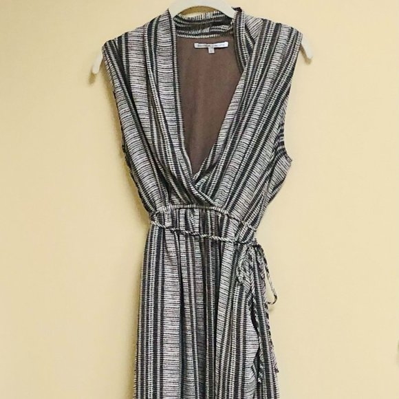 🎁Collective Conceptions Tie Waist Dress - Picture 1 of 4